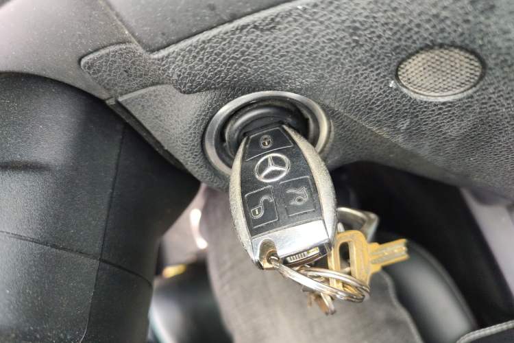 Used Mercedes-Benz C-Class 2010 C 180K Classic model