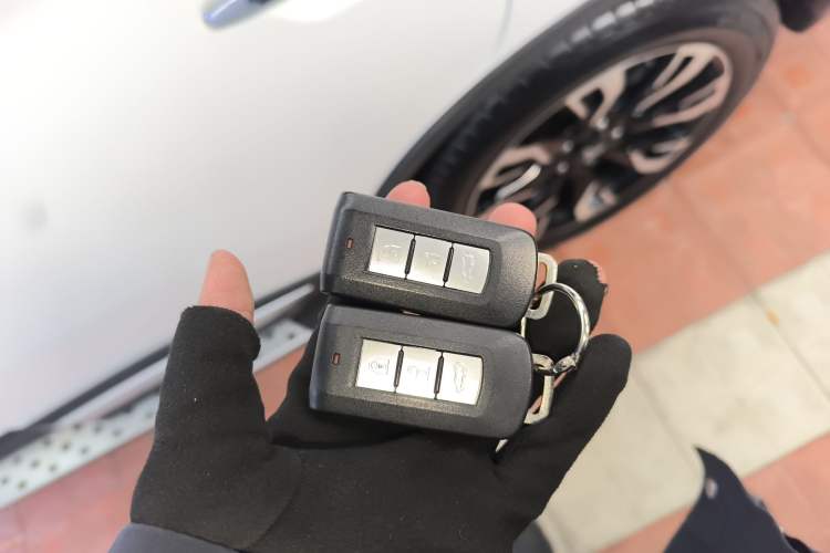 Used Mitsubishi Outlander 2019 2.4L 4x4 Zhi Xiang Edition 5 Seats China VI Standard
