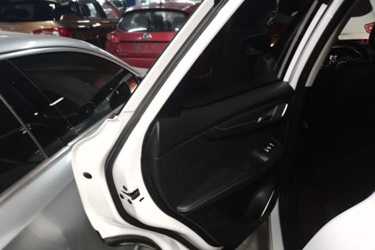 Used MG HS 2019 20T Automatic Two-Wheel Drive Luxury Edition China VI Standard
