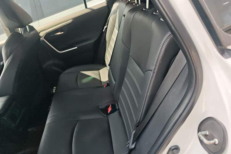 Used Toyota Wildlander 2021 2.0L CVT Two-Wheel Drive Luxury Edition Left Rear Seat