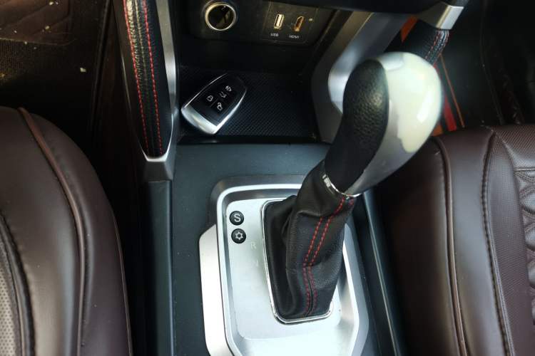 Used BAIC Senova X55 2016 1.5T CVT Comfort Version Gear Lever