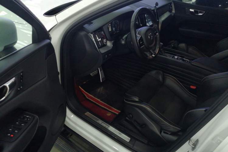 Used Volvo XC60 2019 T5 4x4 Zhiyuan Edition China VI Standard
