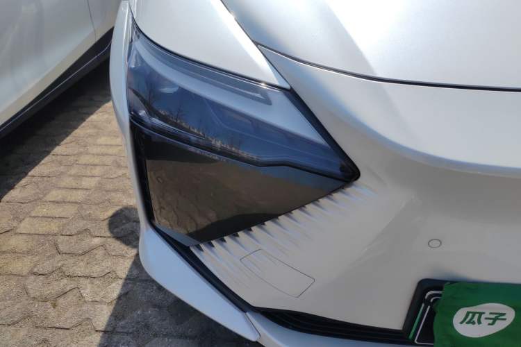 Used Lexus RZ 2023 450e All-Wheel Drive Luxury Edition Right Front Headlight