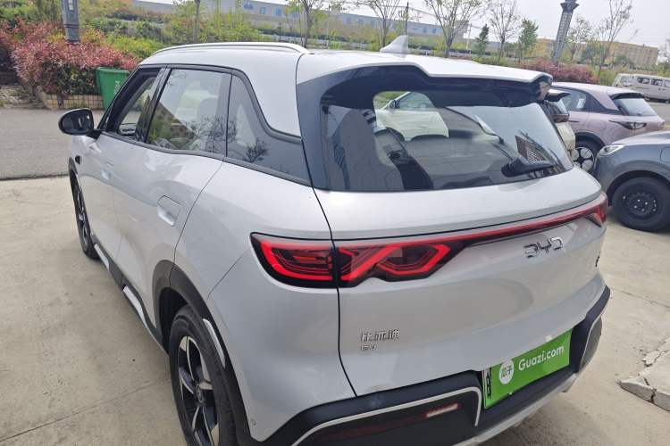 Used BYD Yuan UP 2025 Intelligent Driving Version 401 km Beyond-Range Edition Exterior 2