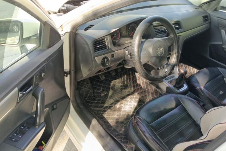 Used Volkswagen Lavida 2013 Revised Classic 1.6L Manual Fashion Edition
