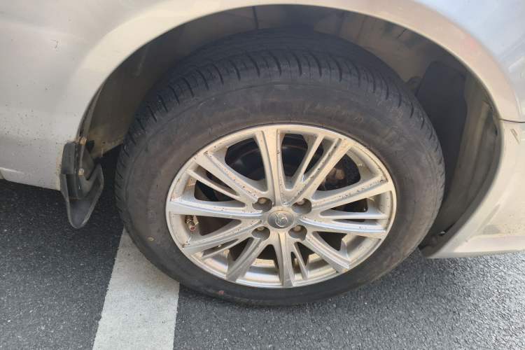 Used Soueast V3 Lingyue 2014 1.5L Manual Entry-Level Version Right Front Wheel Hub