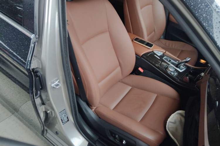 Used BMW 5 Series 2014 528Li Leading Model
