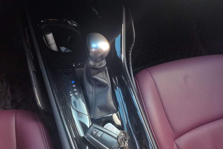 Used Toyota C-HR 2018 2.0L Leading with Sunroof China VI Standard
