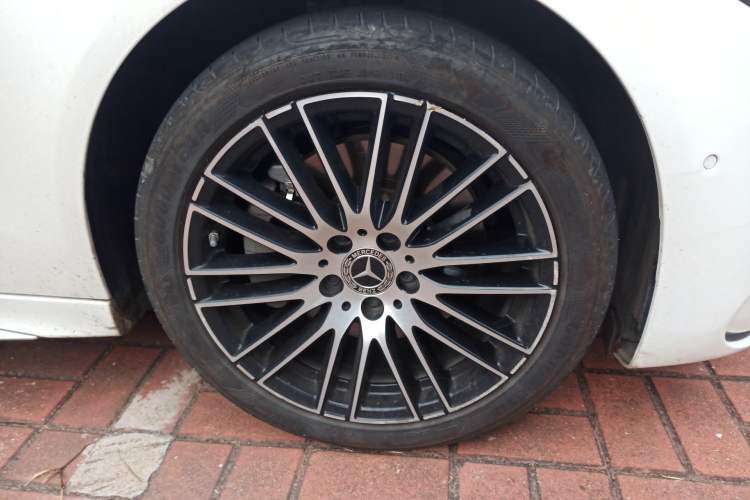 Used Mercedes-Benz C-Class 2023 Restyled C 260 L Sport Edition Right Front Wheel Hub