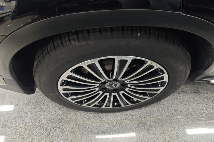 Used Mercedes-Benz GLC 2018 Facelifted GLC 260 4MATIC Dynamic Edition Exterior 5