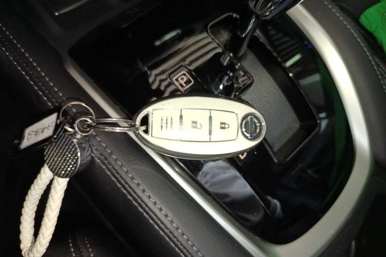 Used Nissan X-Trail 2023 Classic 2.0L Two-Wheel Drive Smart Connect Premium Edition