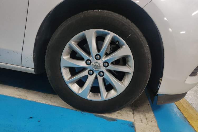 Used Buick GL8 2018 ES 28T Comfort Model China VI Standard Right Front Wheel Hub