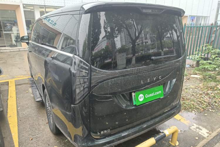 Used Geely Galaxy LEVC L380 2025 805 km Flagship Version All-Wheel Drive Rear Left 45 Deg