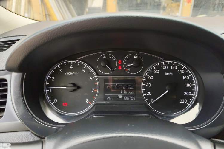 Used Nissan Tiida 2013 1.6L CVT Cool Cafe Edition
