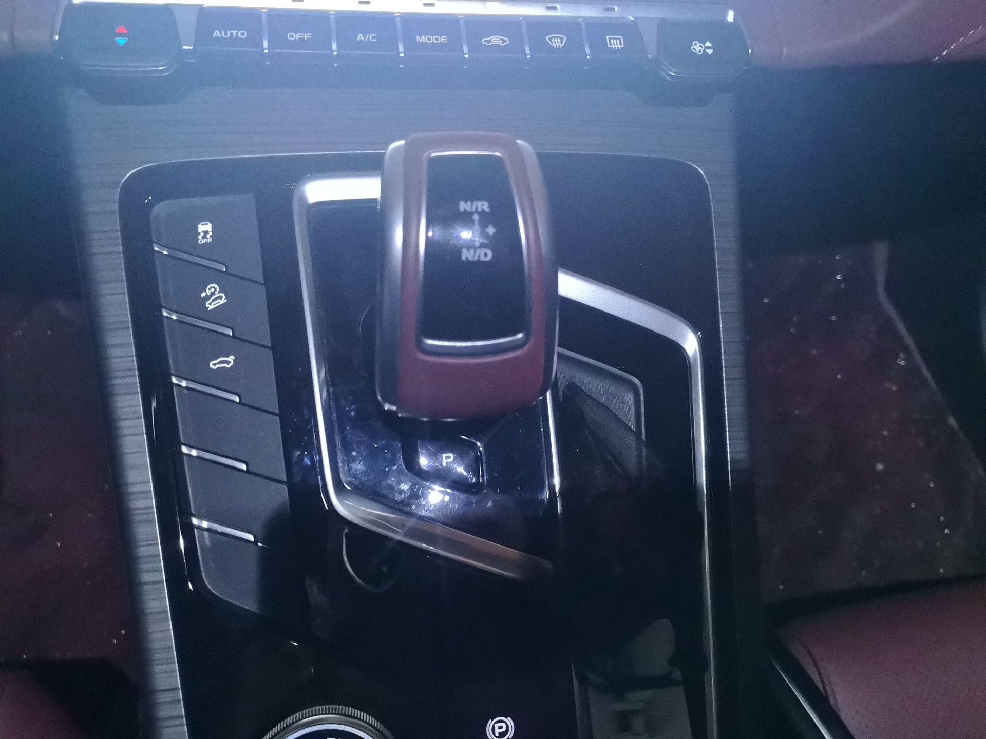Geely Auto Emgrand X7 Sport 2022 Boyue X 1.8TD DCT ZhiShang Model — снимка 14