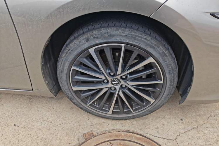 Used Lexus ES 2021 300h Deluxe Edition