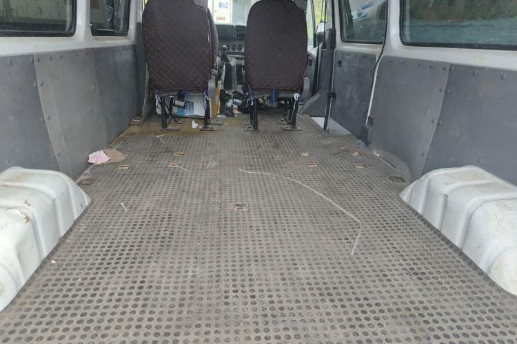 Used JMC Transit 2019 2.8T Commercial Version Long Wheelbase Mid-Roof 6-Seater Rear Single Tire China VI Emission Standard – JX493 Left Rear Seat