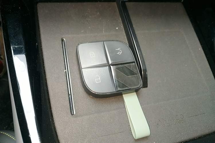 Used Lynk & Co 08 EM-P 2023 120km Long-Range Halo