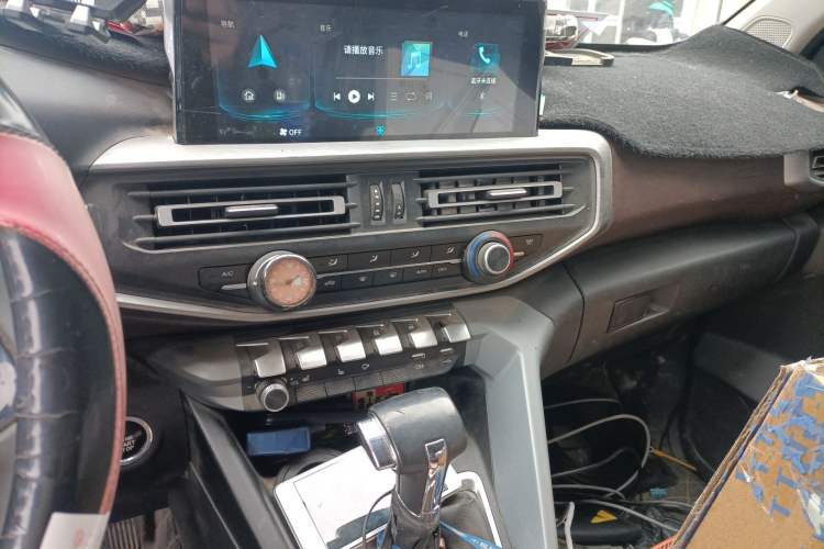 Used CHANGAN KAICHENG F70 2021 2.4T Gasoline Automatic 2WD Sporty Trim Standard Wheelbase 4K22D4T Audio And AC Panel