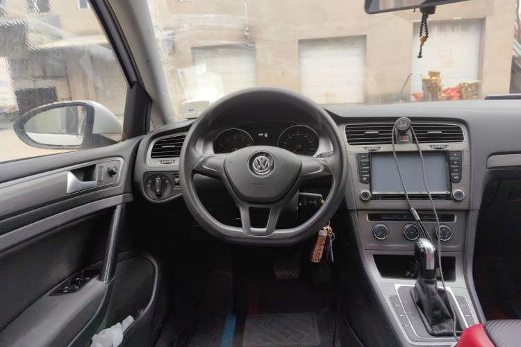 Used Volkswagen Golf 2014 1.6L Automatic Fashion Model Steering Wheel