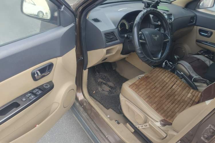 Used Wuling Hongguang 2014 1.5L S Luxury Model