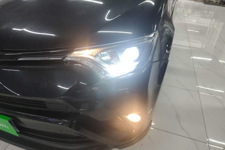 Used Toyota RAV4 2016 2.0L CVT Two-Wheel Drive Fashion Edition China V Standard