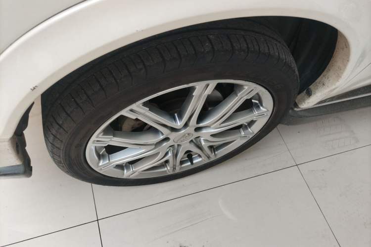 Used Infiniti ESQ 2014 1.6L Luxury Edition Left Front Wheel Hub