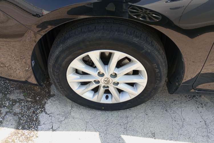 Used Toyota Camry 2016 2.0E 10th Anniversary Elite Edition
