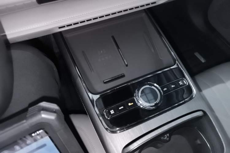 Used Geely Galaxy Galaxy 8 2025 130km EM-P Starship Edition