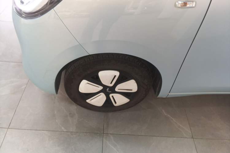 Used Wuling Hongguang MINIEV 2025 Four-Door Version Premium Edition Left Front Wheel Hub