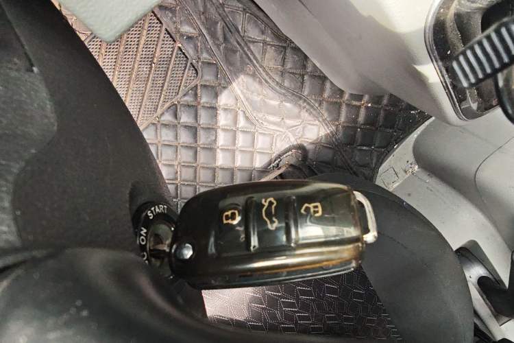 Used JAC Refine M4 2016 2.0L Manual Luxury Version