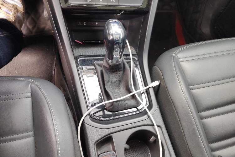 Used Volkswagen Touran 2018 Volkswagen Touran L 280TSI DSG Comfort Edition 7 Seats China VI Standard Gear Lever