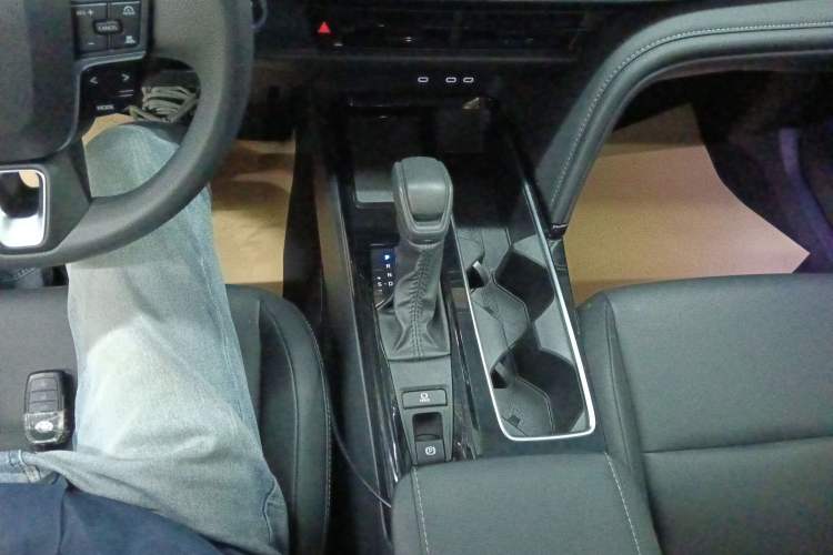 Used Toyota Camry 2024 Dual-Motor 2.0 HE Elite Edition
