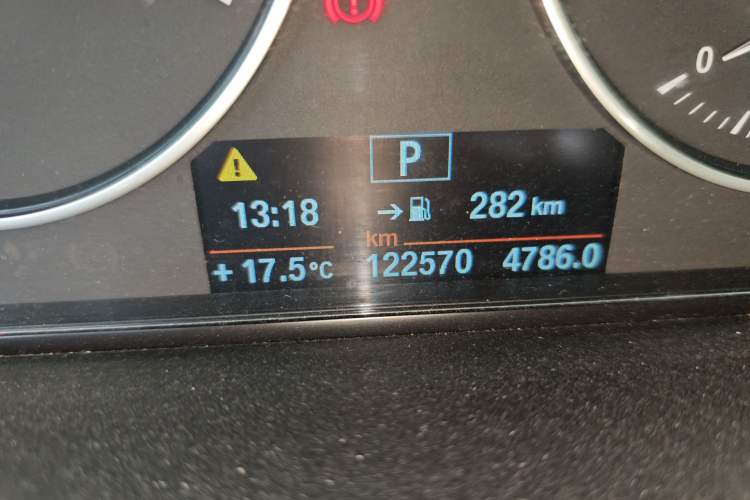 Used BMW 3 Series 2014 320i Active Edition Odometer Close Up