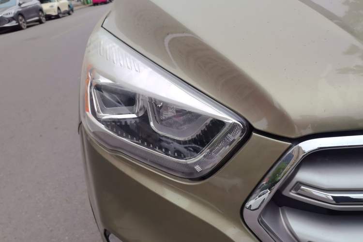 Used Ford Kuga 2017 EcoBoost 180 Two-Wheel-Drive Tiger Leap Model Right Front Headlight