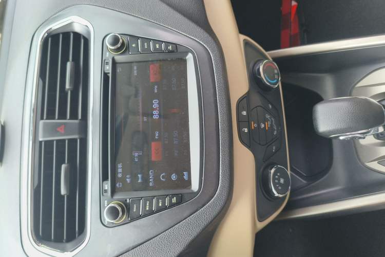 Used Ford Escort 2015 1.5L Automatic Comfort Edition Audio And AC Panel