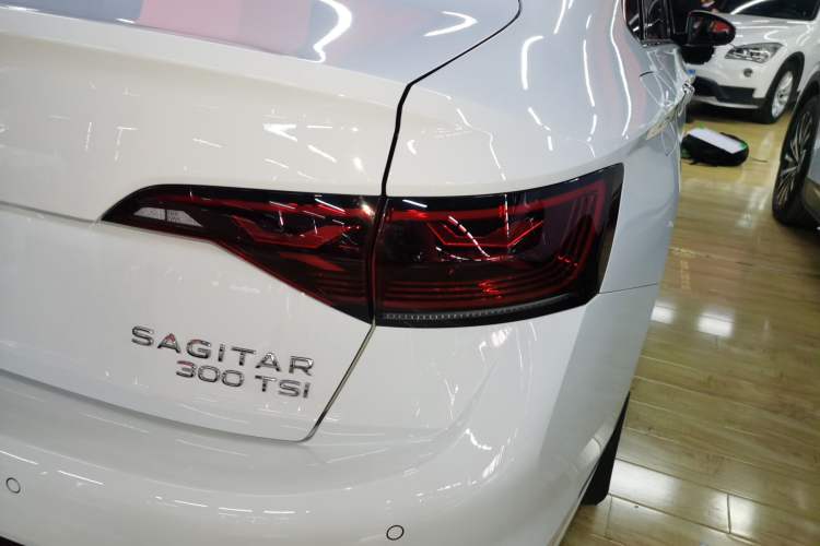 Used Volkswagen Sagitar 2025 300TSI DSG Excellence Edition Right Rear Taillight