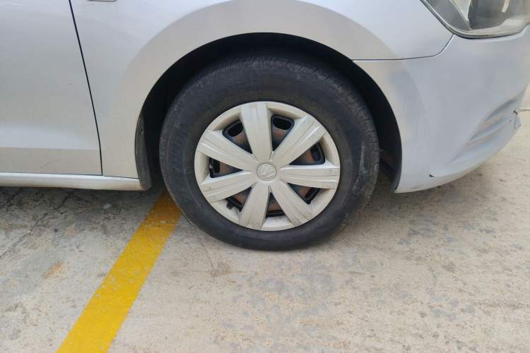 Used Volkswagen Jetta 2013 1.4L Manual Fashion Model Right Front Wheel Hub