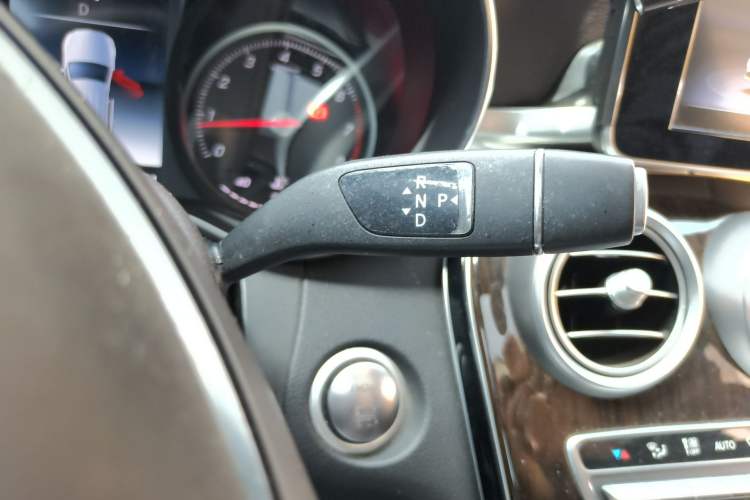 Used Mercedes-Benz GLC 2019 GLC 260 L 4MATIC Dynamic Model Gear Lever