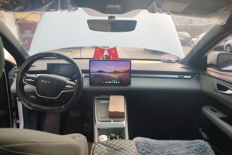 Used Roewe D6 2025 450km Deluxe Edition
