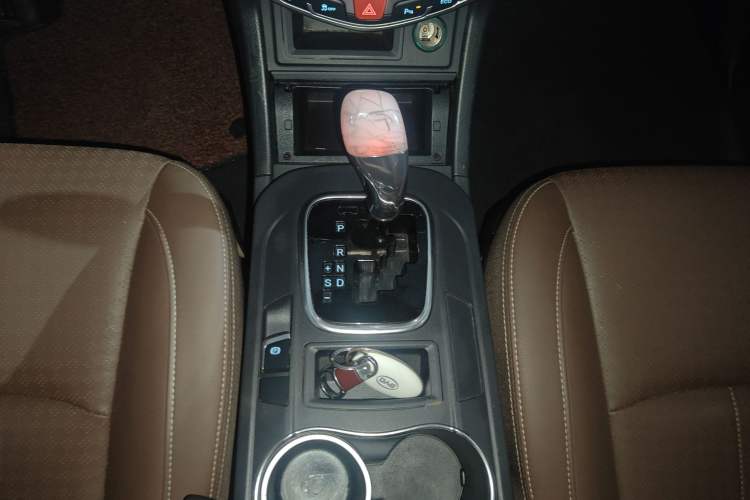 Used BYD S7 2017 2.0T Automatic Luxury Model Gear Lever
