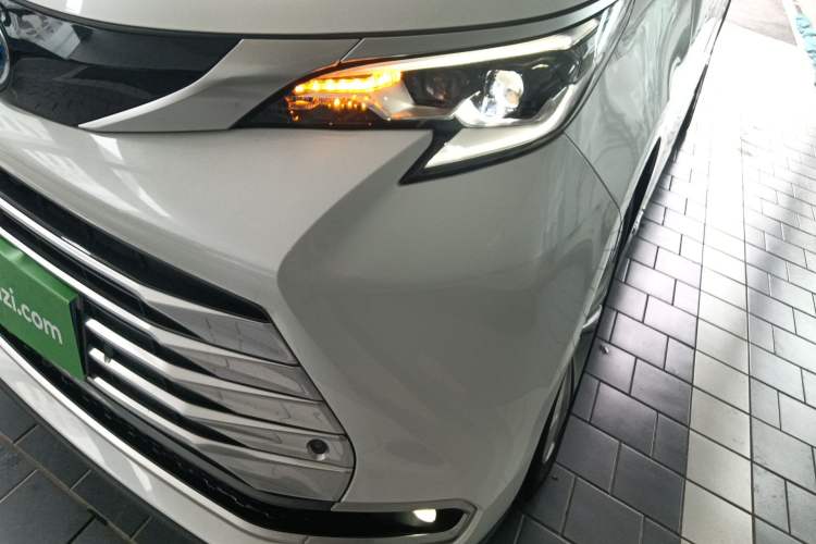 Used Toyota SIENNA 2021 2.5L Hybrid Platinum Edition Left Front Headlight