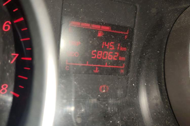 Used Wuling Hongguang 2021 1.5L S Standard Version LAR Odometer Close Up