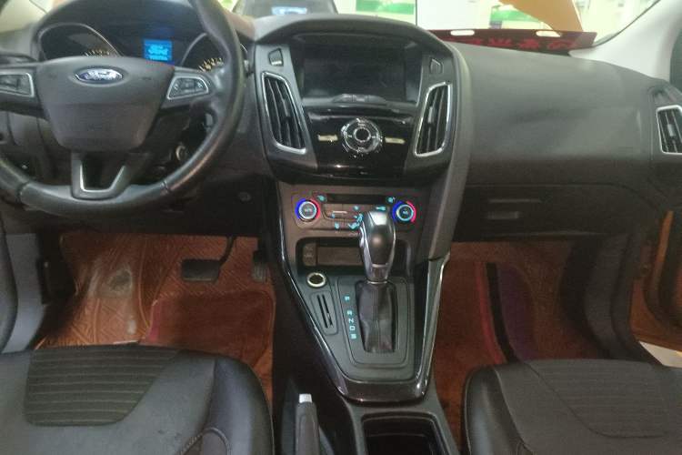 Used Ford Focus 2015 Hatchback 1.6L Automatic Fashion Edition Gear Lever