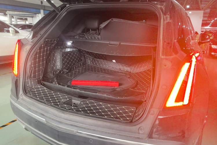 Used Cadillac XT5 2020 28T Luxury Version Trunk