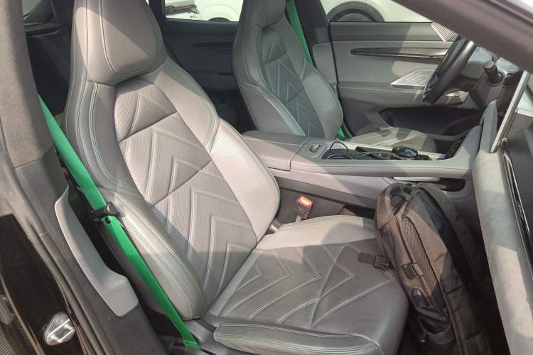 Used Zeekr 001 2023 WE Edition 100 kWh Right Front Seat