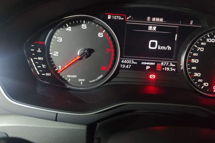 Used Audi A4L 2019 40 TFSI Ambition China VI Odometer Close Up