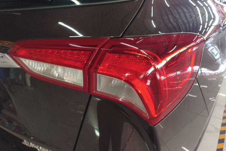 Used Buick Envision 2018 20T Two-Wheel-Drive Elite Model Right Rear Taillight