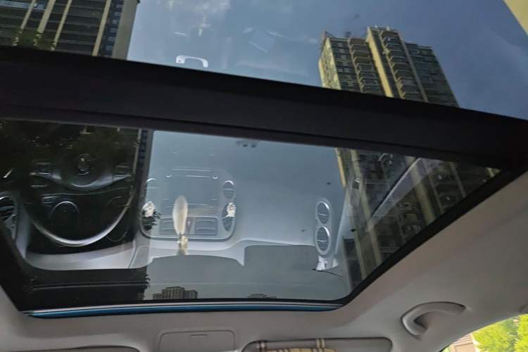 Used Volkswagen Tiguan 2012 2.0 TSI Automatic All-Wheel Drive Flagship Edition Headliner