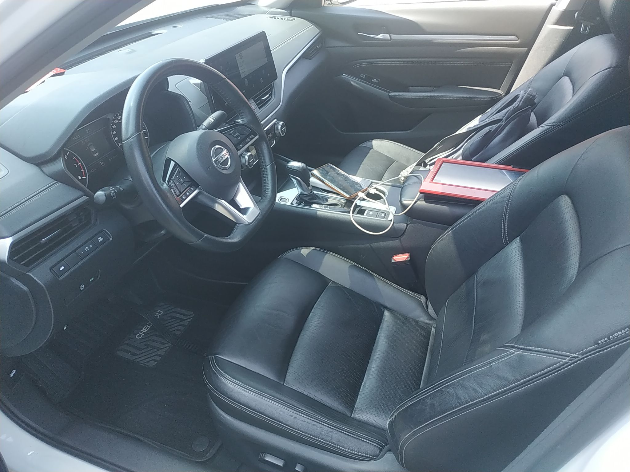 Переднее сиденье в автомобиле